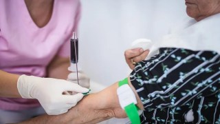 Una señal del Alzheimer podrĂa ser detectada en la sangre hasta 10 años antes de los primeros sĂntomas. Una señal del Alzheimer podrĂa ser detectada en la sangre hasta 10 años antes de los primeros sĂntomas.