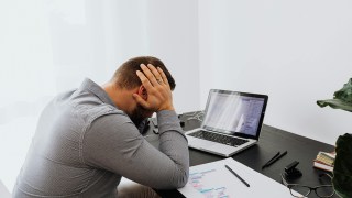 ¿Pasas todo el día sentado? Esto es lo que debes hacer para compensarlo. ¿Pasas todo el día sentado? Esto es lo que debes hacer para compensarlo.