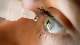La FDA aprueba unas gotas oftálmicas que mejoran la visión sin necesidad de lentes. La FDA aprueba unas gotas oftálmicas que mejoran la visión sin necesidad de lentes.