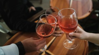 Revelan un método simple para reducir el consumo de alcohol… y la ciencia confirma que sí funciona. Revelan un método simple para reducir el consumo de alcohol