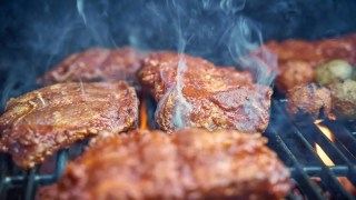 Una enfermedad que provoca alergia a la carne y los lácteos se está expandiendo por todo el mundo. Una enfermedad que provoca alergia a la carne y los lácteos se está expandiendo por todo el mundo.