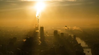 Según estudios, la contaminación del aire está aumentando el riesgo de hemorragia cerebral. la contaminación del aire está aumentando el riesgo de hemorragia cerebral.