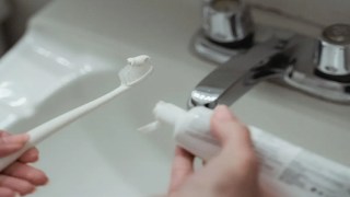 Alerta sanitaria: lista de pastas dentales con fluoruro de estaño que pueden causar úlceras, ardor, hinchazón, aftas y alergias. lista de pastas dentales con fluoruro de estaño