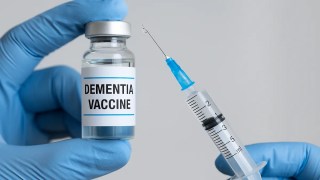 Descubren una vacuna que puede reducir el riesgo de demencia hasta en un 20%.