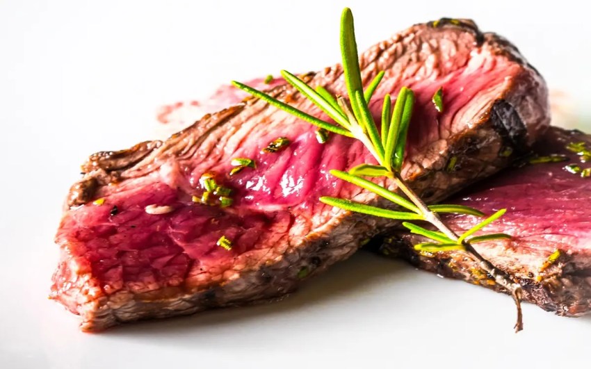comer carne roja en exceso puede aumentar el riesgo de deterioro cognitivo y demencia.
