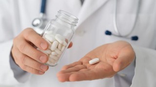 La FDA aprueba el primer fÔrmaco no opioide para tratar el dolor, sin el riesgo de adicción. La FDA aprueba el primer fÔrmaco no opioide para tratar el dolor, sin el riesgo de adicción.