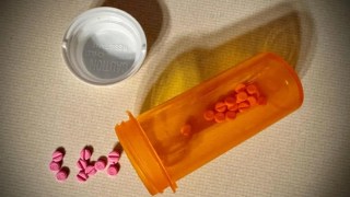 Alertan que un medicamento común para la tiroides podría estar debilitando los huesos en adultos mayores. Alertan que un medicamento común para la tiroides podría estar debilitando los huesos en adultos mayores.