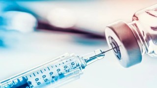 Crean una vacuna experimental contra el Alzheimer que reduce el daño cerebral y mejora la memoria en estudios preclínicos. Crean una vacuna experimental contra el Alzheimer que reduce el daño cerebral y mejora la memoria