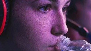 Un estudio revela la bebida que reduce el cansancio mental durante largas sesiones de videojuegos. Un estudio revela la bebida que reduce el cansancio mental durante largas sesiones de videojuegos.