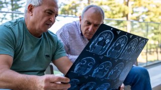 Un informe mundial revela que ya existen tratamientos capaces de ralentizar el avance del alzhéimer. Un informe mundial revela que ya existen tratamientos capaces de ralentizar el avance del alzhéimer.