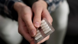 Algunos medicamentos para la esquizofrenia y el trastorno bipolar podrían aumentar el peso y el azúcar en sangre. Algunos medicamentos para la esquizofrenia y el trastorno bipolar podrían aumentar el peso y el azúcar en sangre.