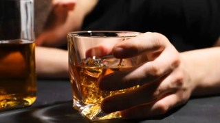 Una revisión científica revela que los medicamentos para la diabetes y la obesidad podrían ayudar a reducir el consumo de alcohol. Una revisión científica revela que los medicamentos para la diabetes y la obesidad podrían ayudar a reducir el consumo de alcohol.